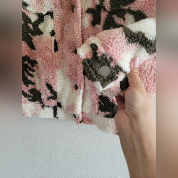 Apparis, Teresa Camo Faux Shearling Jacket, Pink/Brown/Cream, Size Small - Picture 7 of 14